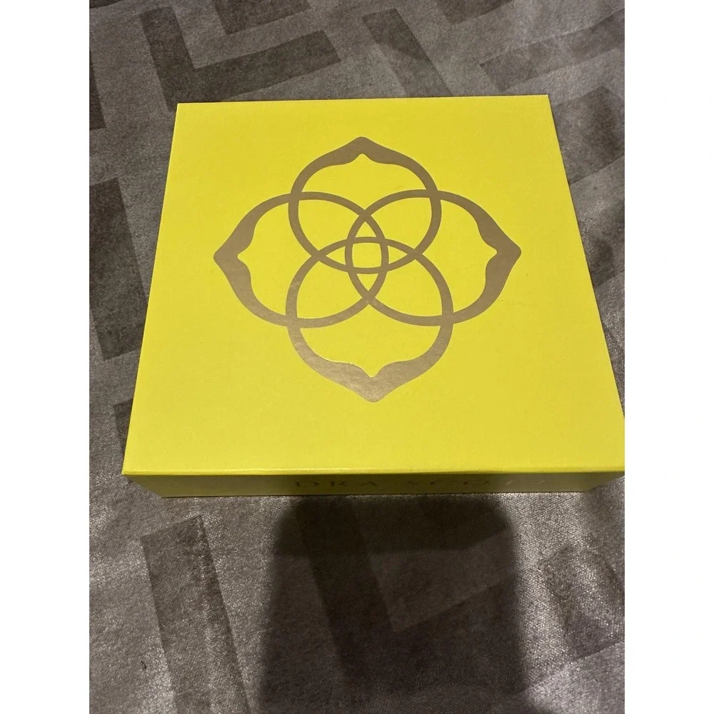 Kendra Scott‎ Yellow Jewelry Gift Box Foam Insert Magnetic Closure Storage Logo